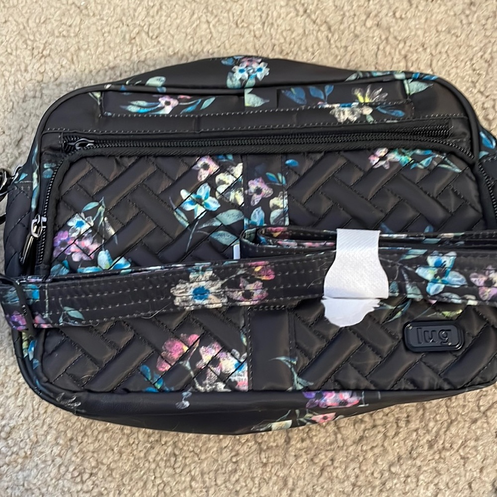 NWOT  lug carousel xl